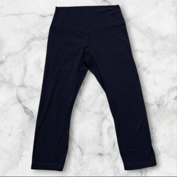 Lululemon Black High Rise Aligns Size 6 - Picture 1 of 2